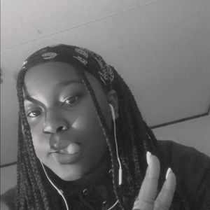 Meet your Posher, Alexia